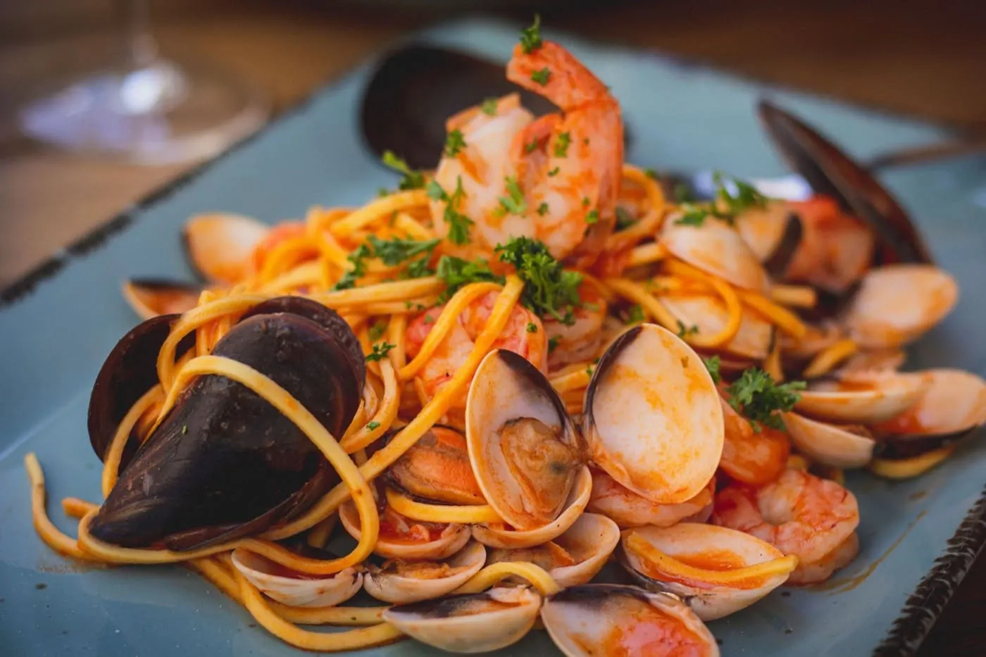 Spaghetti alle vongole appena serviti